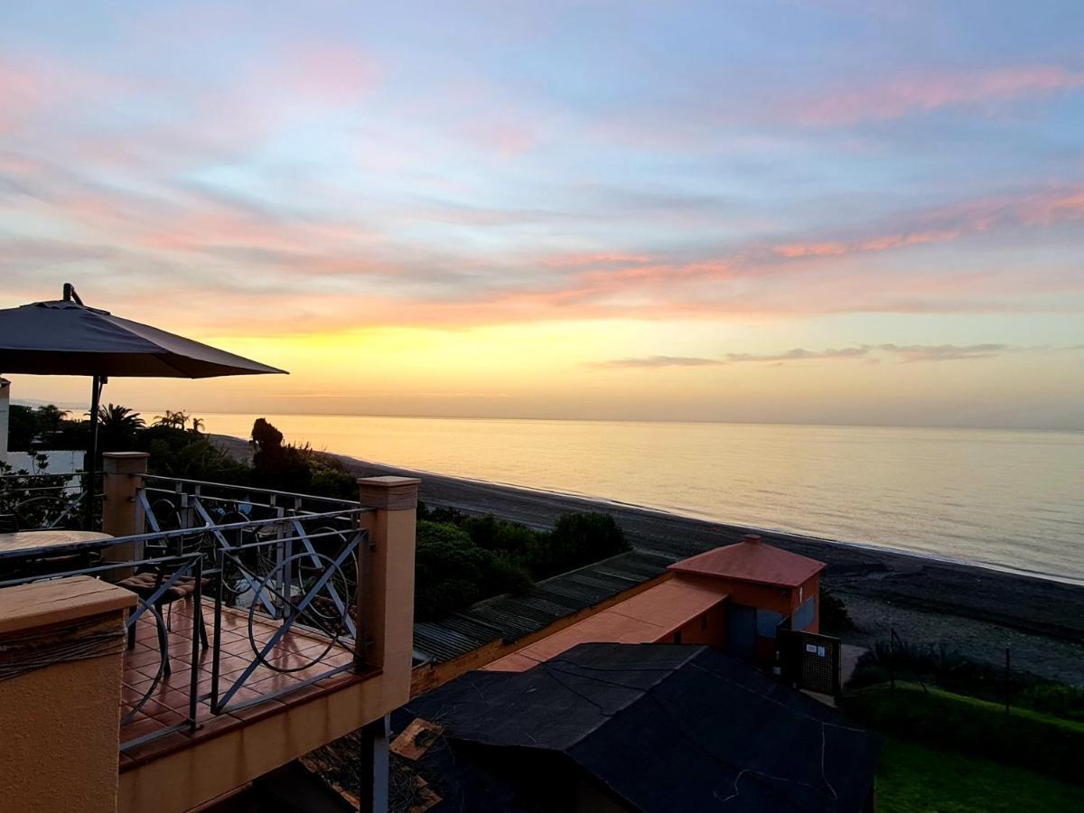 Exclusive Beachfront Penthouse Almayate Alto ภายนอก รูปภาพ